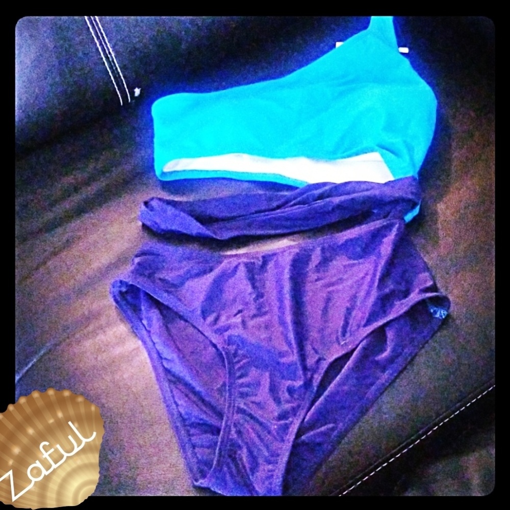 🆕️ One Piece High Cut Bikini